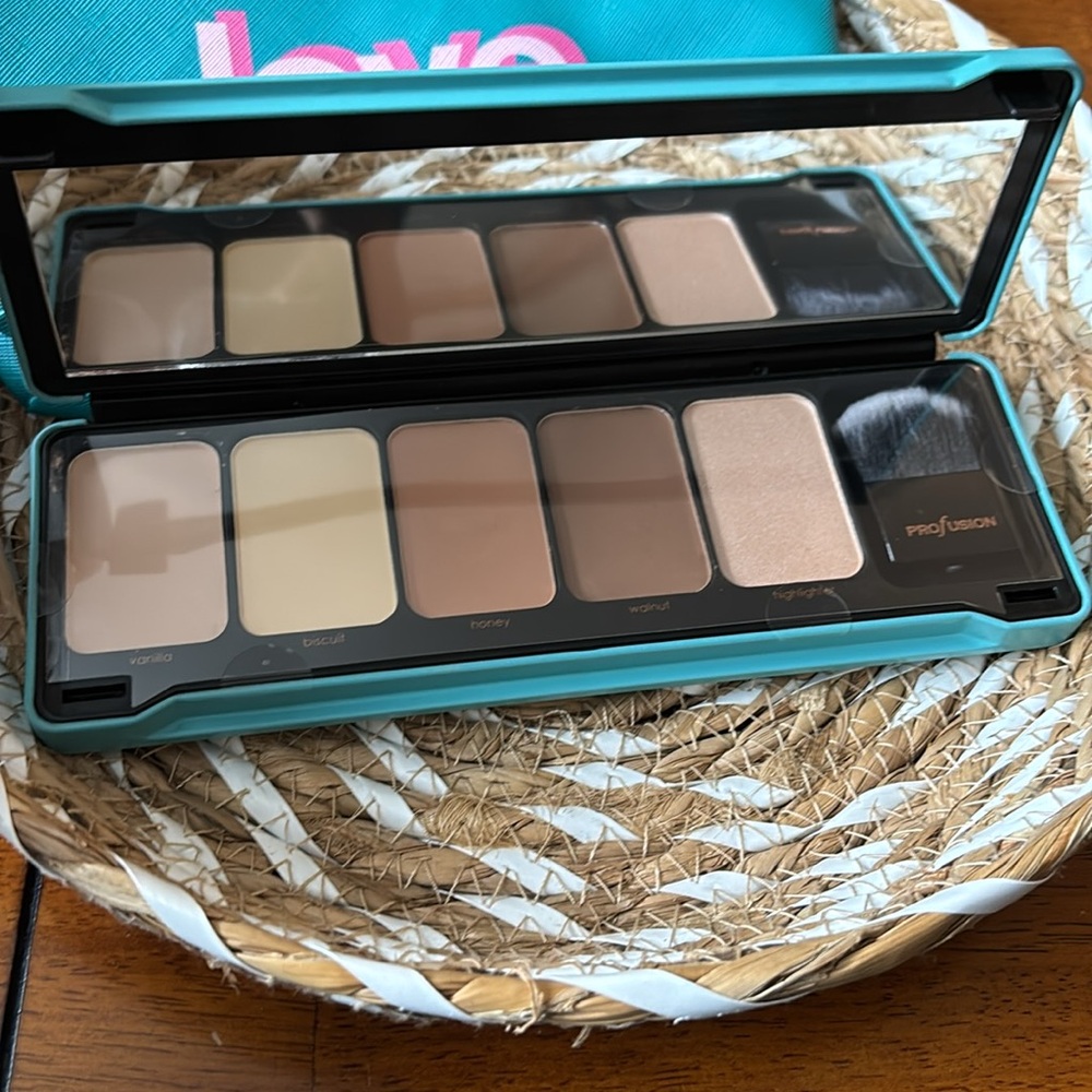 Profusion Contour Palette with Love Pouch